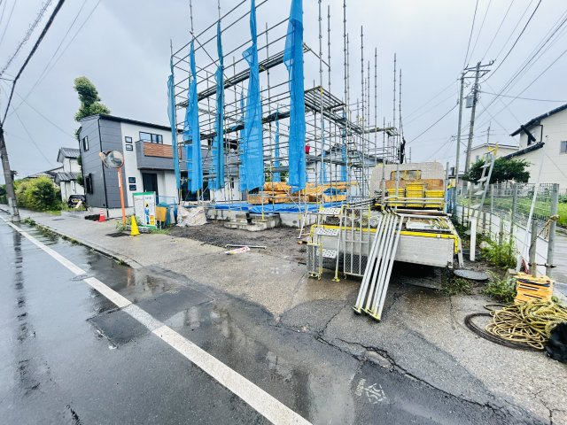 新築　高崎市島野町　2号棟の駐車場|現地写真　駐車スペースは建物西側に2台分可能です！