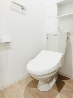 【トイレ】 | KOMFORTA新中野 | 温水洗浄便座。
