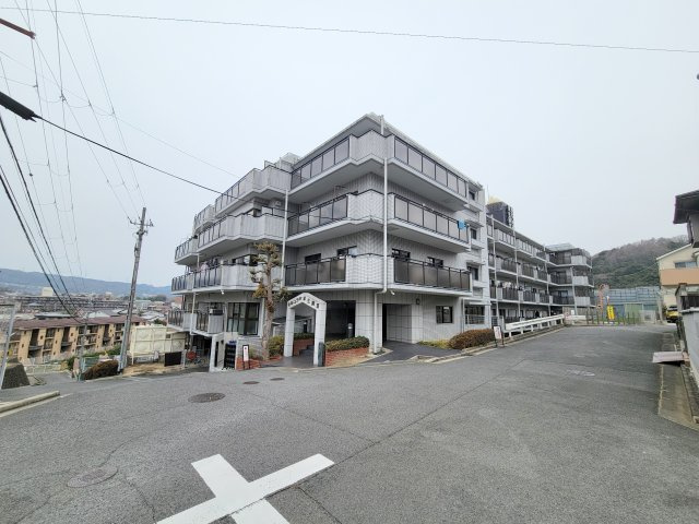 朝日プラザ東生駒Ⅱの外観