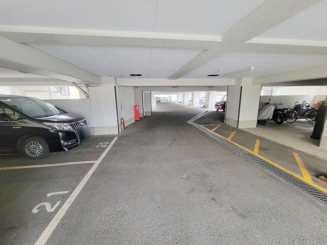 朝日プラザ東生駒Ⅱの駐車場