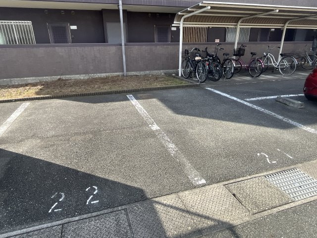 フレグランス大日の駐車場