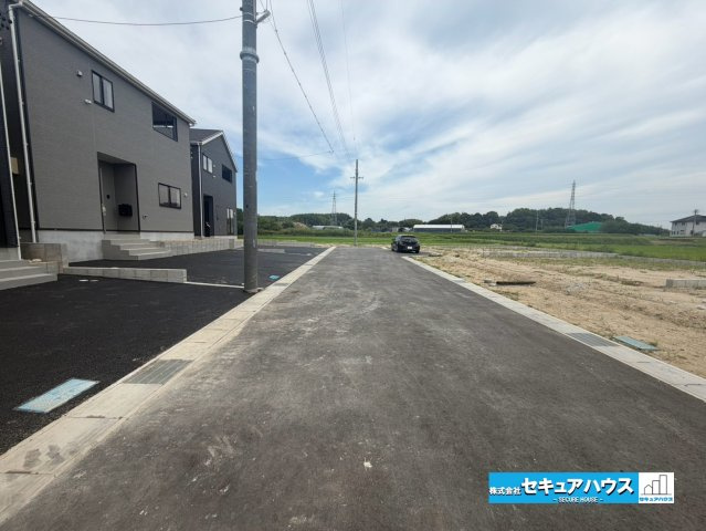 【完成】知多市金沢字泉脇　全3棟の前面道路含む現地写真|事前予約にて現地ご見学いただけます！お気軽にお問い合わせください♪
■株式会社　セキュアハウス■
住宅ローンに強く、知識、経験豊富なスタッフ在籍
お客様に寄り添い、ご成約後もサポート致します。
