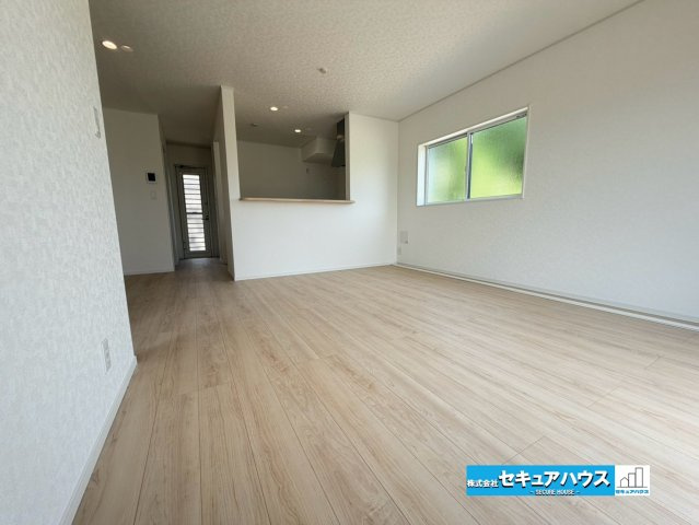 【完成】知多市金沢字泉脇　全3棟のその他|【LDKイメージ】　　　　　　　　
◆家族揃ってリビングで過ごすお休みの日が、楽しみになる場所となることでしょう。
◆対面式のオープンキッチンは、家事をしながら家族の様子が一目でわかる安心＆便利設備♪