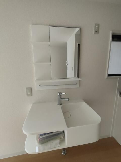 第７眞市マンションの独立洗面台