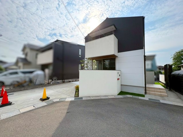 ◆築浅＆リフォーム済みの美宅◆無垢フローリングが美しい◆最大４台駐車可能◆亀岡市篠町篠八幡裏