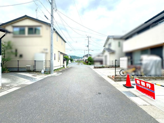 ◆築浅＆リフォーム済みの美宅◆無垢フローリングが美しい◆最大４台駐車可能◆亀岡市篠町篠八幡裏の前面道路含む現地写真|前道