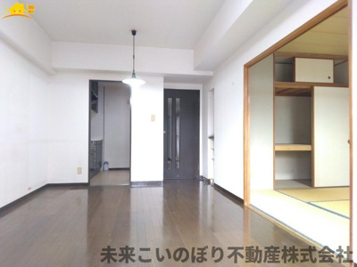 【居間・リビング】 | ライオンズガーデン花崎　Ｊ棟 | 一日の中で多くの時間を過すことになるリビングダイニングだからこそ、いつも穏やかな空間であることが必然。爽やかな通風と採光を存分に感じる事が出来る空間です。