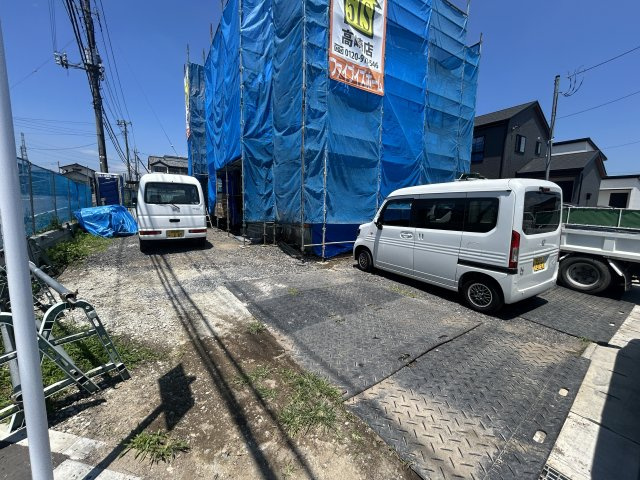新築　高崎市金古町 全11区画　8号棟の駐車場|現地写真　駐車スペースは建物東側に並列2台分可能です！
