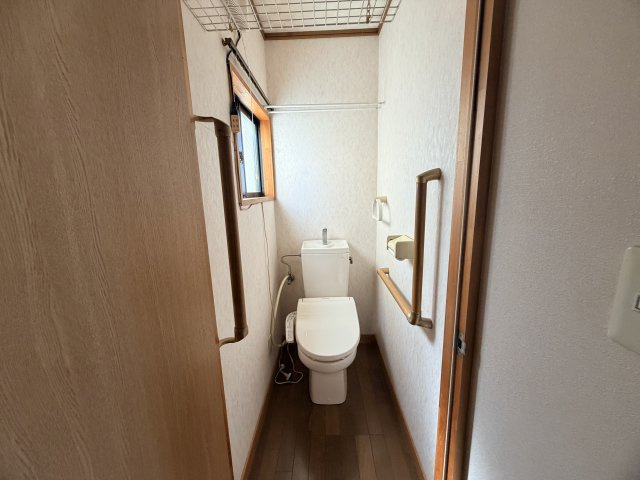 倉吉市福吉町中古戸建のトイレ|清潔感のあるトイレです