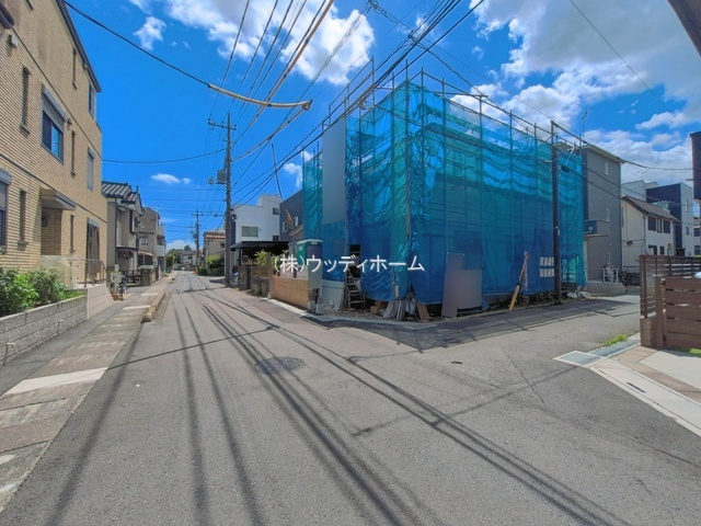 越谷市蒲生東町　新築一戸建ての前面道路含む現地写真