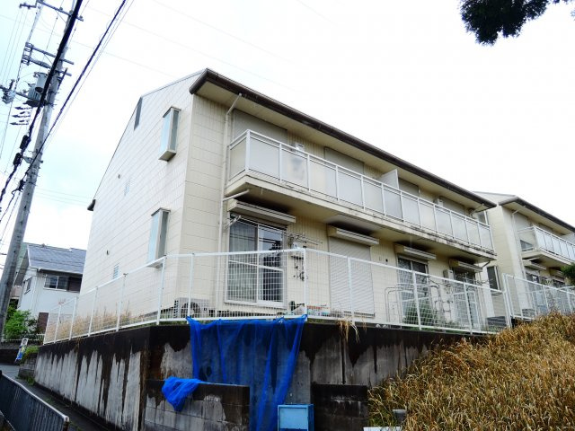 高槻市真上町６丁目のアパートの外観