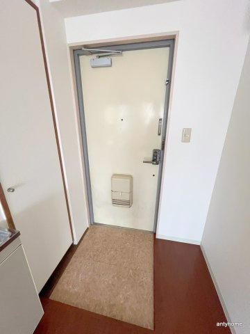 ウエストヒルズ幸紀　仲介手数料無料の玄関