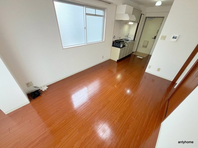 ウエストヒルズ幸紀　仲介手数料無料の居間・リビング