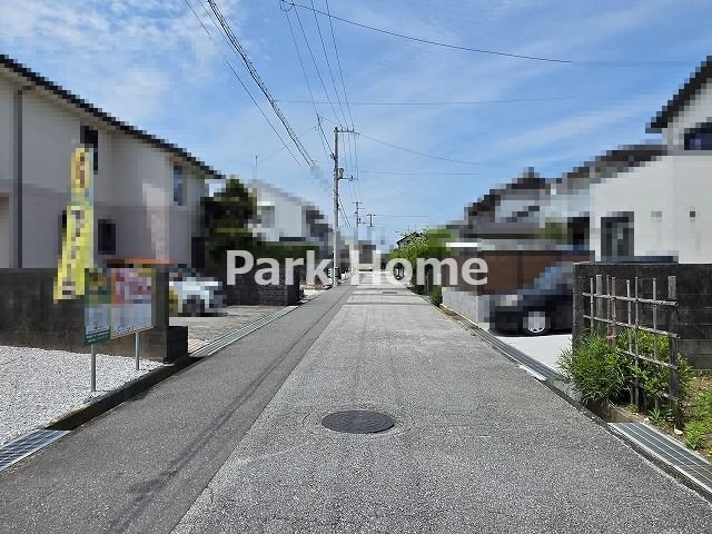 香南市野市町みどり野2丁目 ⑤ 新築戸建ての前面道路含む現地写真