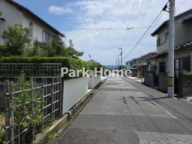 香南市野市町みどり野2丁目 ⑤ 新築戸建ての前面道路含む現地写真