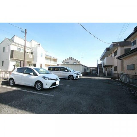 ルミエールコートの駐車場