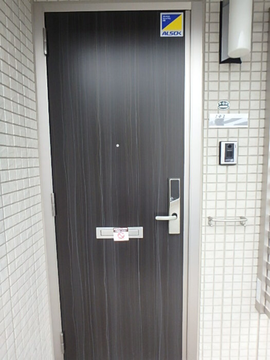 エンソワ　Ⅲ番館の玄関