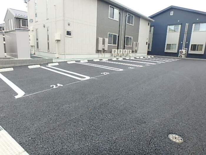 エンソワ　Ⅲ番館の駐車場