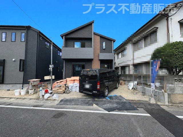 【外観】 | 福岡市城南区片江2丁目3期　2号棟（全2棟）【仲介手数料無料・0円】 | 現地写真。プラス不動産販売なら、現場の全ての棟をまとめてご見学頂けます。