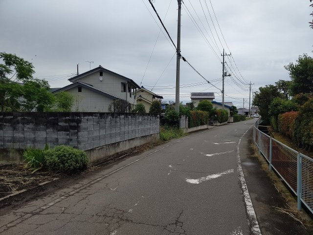 高崎市綿貫町　売地の前面道路含む現地写真