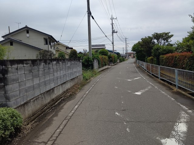 高崎市綿貫町　売地の前面道路含む現地写真
