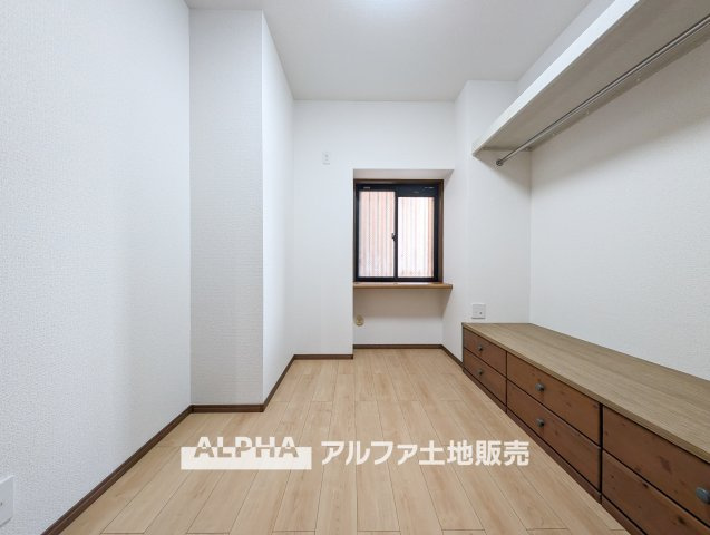 ロイヤルステージ小作の洋室|【comfort room】
◆落ち着きのある室内◆寝室としても子ども部屋としても使いやすく、暮らしの変化にも対応できる空間。日々の時間を穏やかに過ごせます。