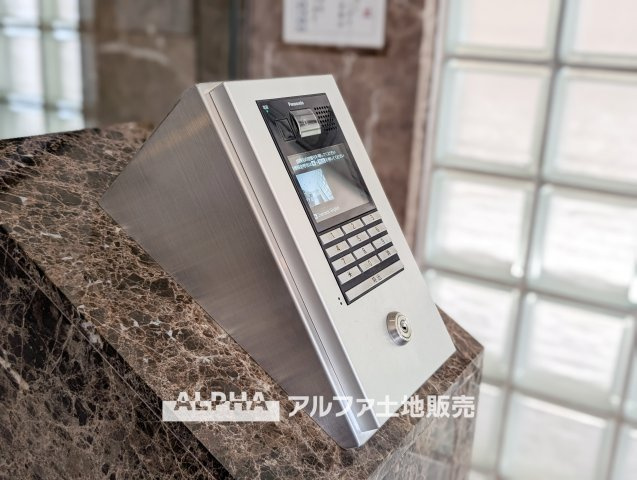 ロイヤルステージ小作の防犯設備|【Color TV intercom】
◆カラーTVインターホン◆録画機能がついているので、外出時の来客、宅配、防犯でも役立つ便利なインターホンです。