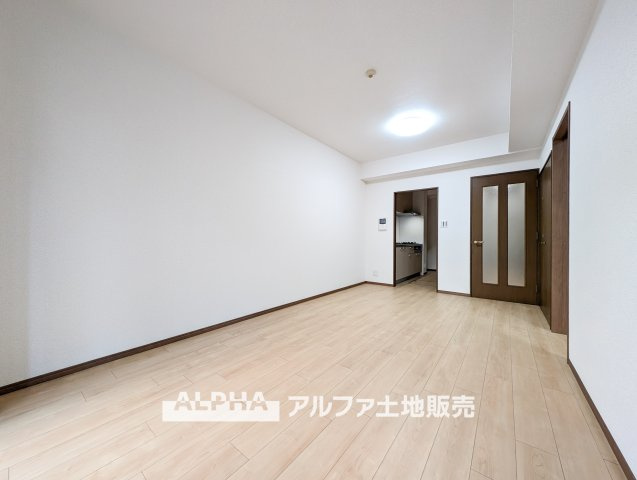 ロイヤルステージ小作の居間・リビング|【A home found by chance】
◆偶然見つけた物件で◆思わぬ空間を手に入れたい。愛を育み、人と出会い、新たな命に恵まれる。そんな未来を創造してぬくもりのある住空間を君と共有したい。