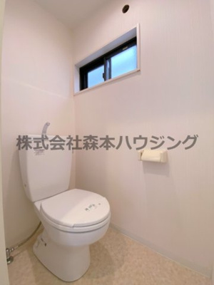 【トイレ】 | 　寝屋川市本町14テラスハウス | ゆったりとした空間のトイレです