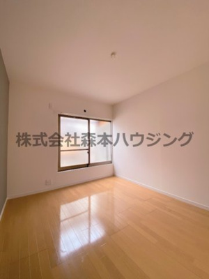 【洋室】 | 　寝屋川市本町14テラスハウス | 広々とした洋室です