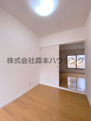 【洋室】 | 　寝屋川市本町14テラスハウス | コンパクトで使いやすい洋室です