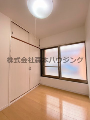 【洋室】 | 　寝屋川市本町14テラスハウス | 個人の部屋や寝室として使える洋室です