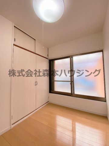 【洋室】 | 　寝屋川市本町14テラスハウス | 個人の部屋や寝室として使える洋室です