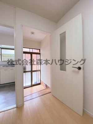 【内装】 | 　寝屋川市本町14テラスハウス | 明るい色調の室内です
