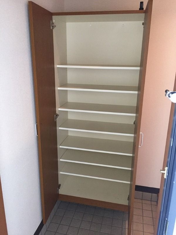マンション花房の玄関