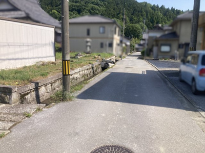 【前面道路含む現地写真】 | 長浜市保多町売土地
