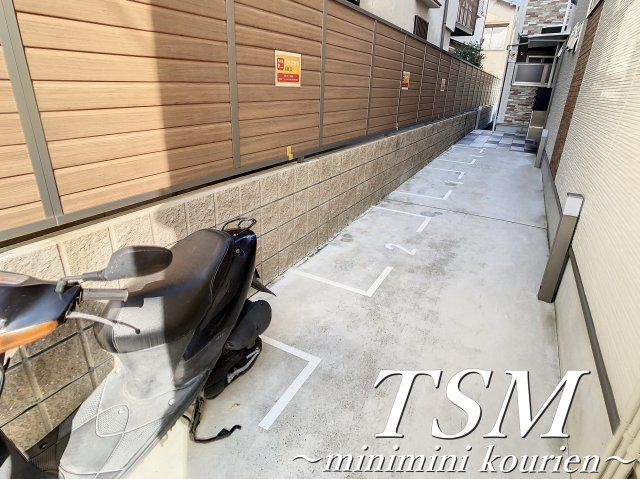 クリエオーレ若葉町のその他共用部分|敷地内バイク置場