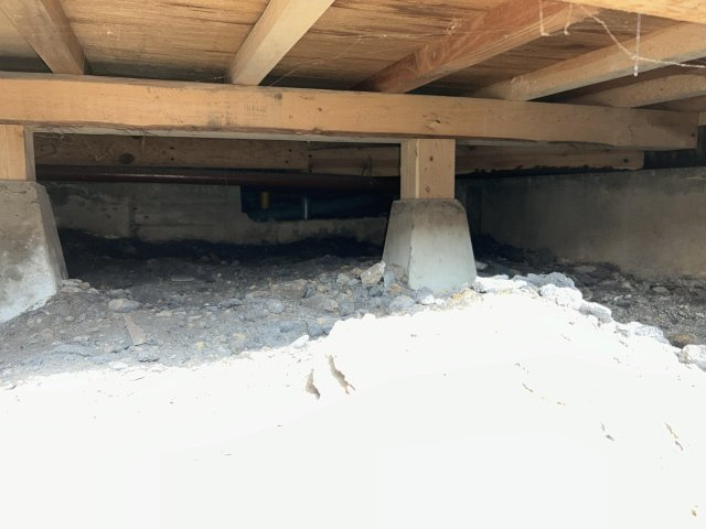 八戸市江陽二丁目の駐車場|中古住宅の3大リスクである、雨漏り、主要構造部分の欠陥や腐食、給排水管の漏水や故障を２年間保証します。その前提で床下まで確認の上でリフォームし、シロアリの被害調査と防除工事もおこないます。