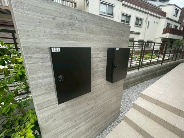 Myメゾン向ヶ丘遊園のエントランス