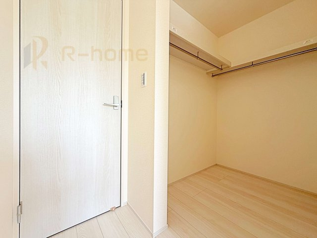 第1下妻市下妻丁　新築戸建て　2号棟の収納|人気のウォークインクローゼット！アウター類はもちろん、季節ものや寝具も収納できます！