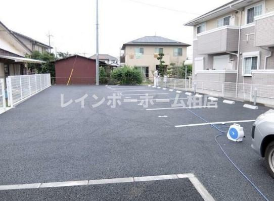 マノワール　ルーエの駐車場