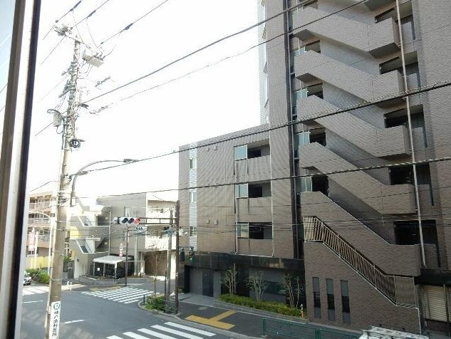 旭ビルのエントランス