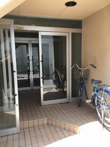 札幌市中央区南四条西１２丁目の賃貸マンションのエントランス