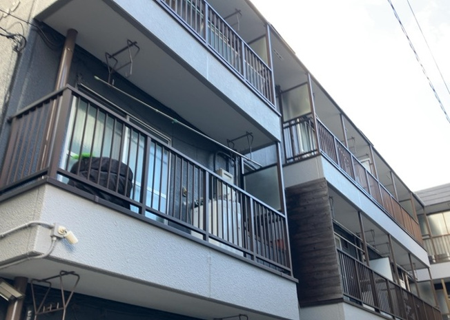 【外観】 | 富士見マンション | 土地の面積＝住宅面積ではありません。建ぺい率の問題などで、土地のある場所によって住宅を建てられる面積は限られています。高さもしかり、「土地」という言葉の中には、建築条件も含まれると考えておきましょう。