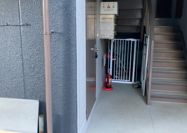 【外観】 | 富士見マンション | 土地を買う際、住む地域の自治体や福祉の補助制度にも注目してみましょう。子供や老人の医療補助やゴミ出しのルールなど、自治体によってルールに大きな違いがあるため、暮らしやすい土地で判断するとよいでしょう。