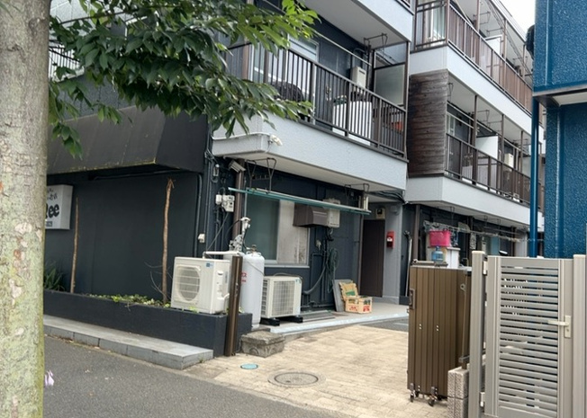【外観】 | 富士見マンション | 土地購入を検討されている場合、境界杭がない状態で購入してしまうと境界確定測量をする必要があり、費用がかかります。購入の前に、売主、隣土地所有者立ち合いのもと境界を確定し境界杭を設置するのがベストです。