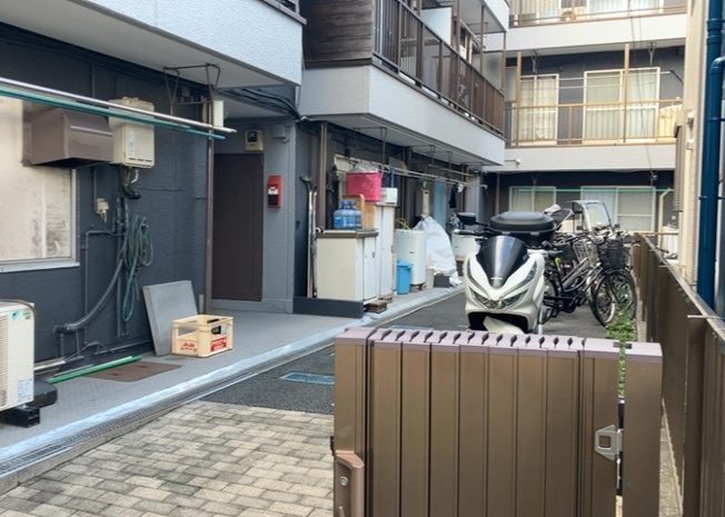 【外観】 | 富士見マンション | 家を建てる前提で土地を探している場合、地盤の丈夫さは譲れない条件の一つです。地盤が脆弱だと追加工事が必要となります。また、過去に地盤沈下や液状化現象を起こした土地は、できるだけ避けた方がいいでしょう。