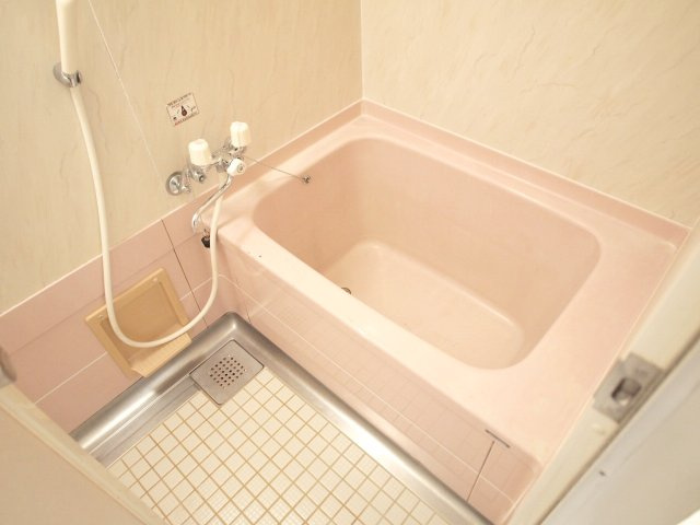 渋川町店舗付住宅の浴室