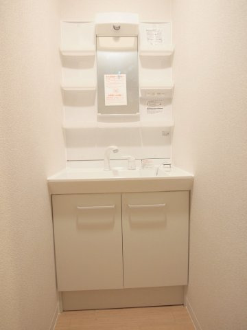 渋川町店舗付住宅の洗面所