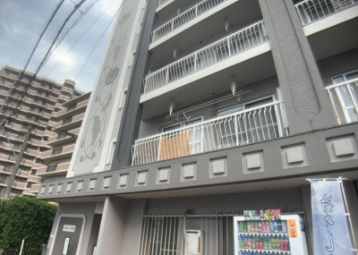 【外観】 | シャンボール相模原 | 隣家の土地はどうなっているのか、生活利便施設が近くにあるのか、学校まで近いかなど、お客様のライフスタイルにあわせたイメージが重要です。また、近くにあると困る施設が近くにないかも確認するといいでしょう。